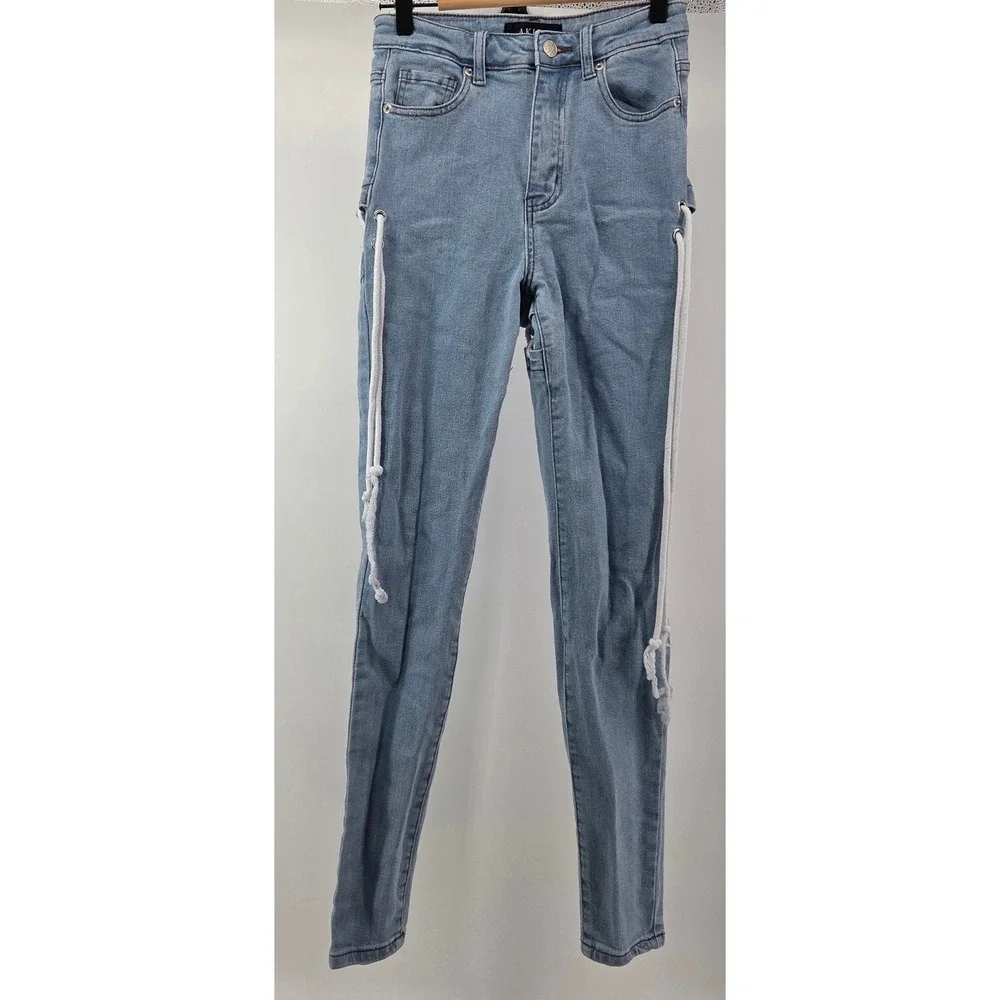 AKIRA light wash